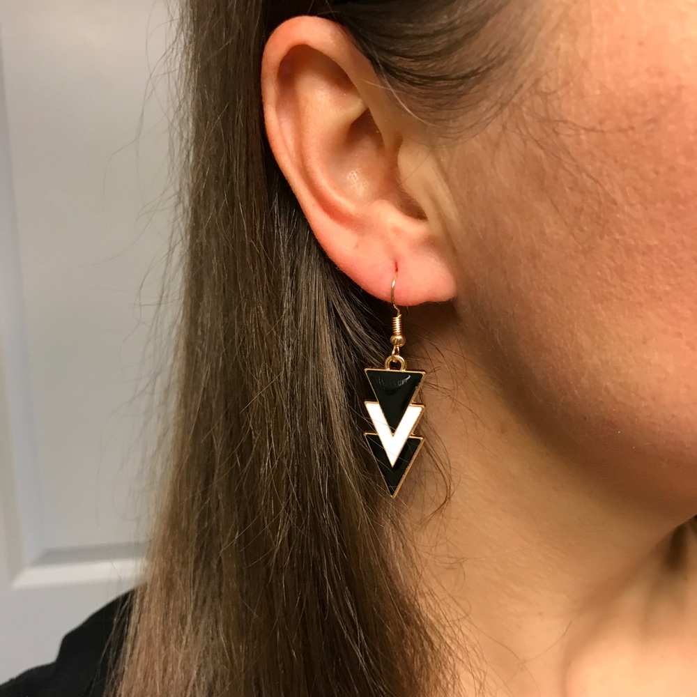 NEW!๐๐BLACK WHITE GOLD MODERN GEOMETRIC EARRINGS - Picture 1 of 7